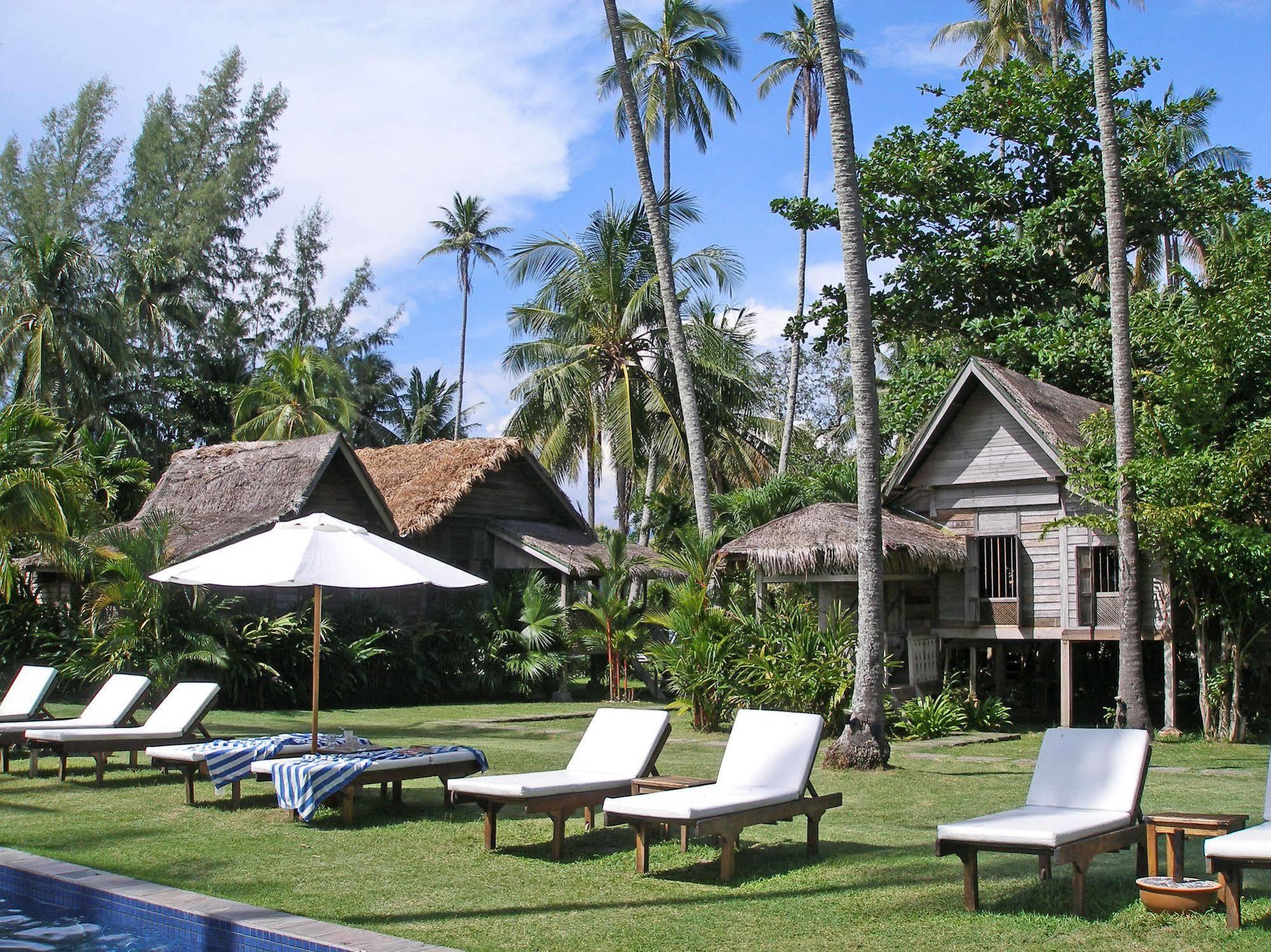 Bon Ton Antique Wooden Villas Пантай-Сенанг Экстерьер фото